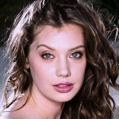 Elena Koshka Biography, Height, Boyfriend, Wiki & More.